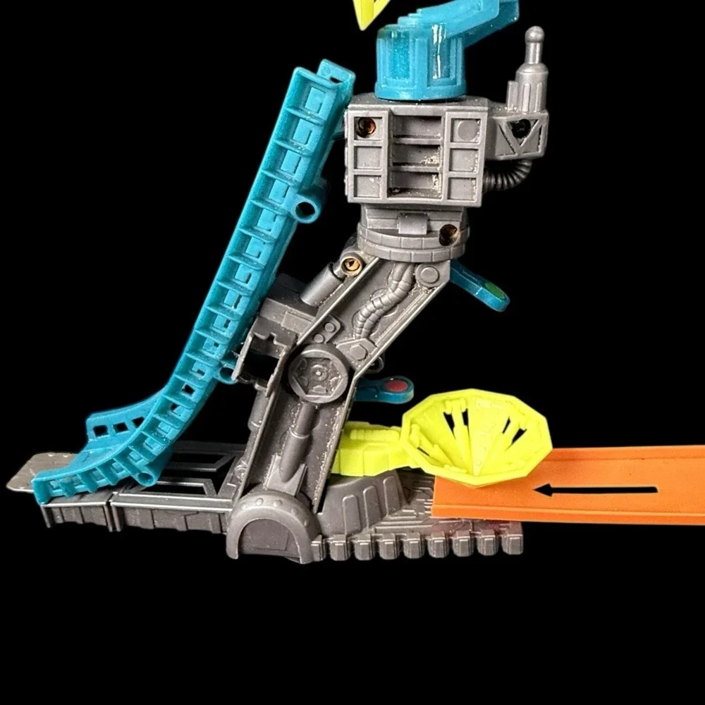 Mattel Hot Wheels: Trick Tracks Radar Rocket Set Replacement No Rocket‎